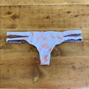 Super cute acacia naked magnolia bottoms size smal